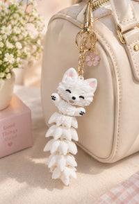 Samoyed Dog - Fluffy Tails keychain