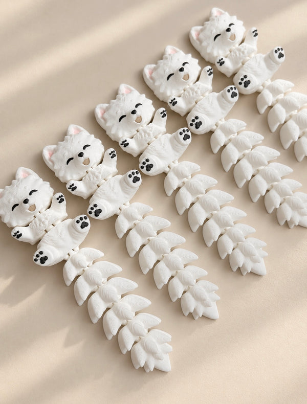 Samoyed Dog - Fluffy Tails keychain