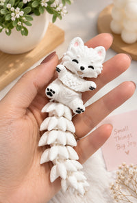 Samoyed Dog - Fluffy Tails keychain