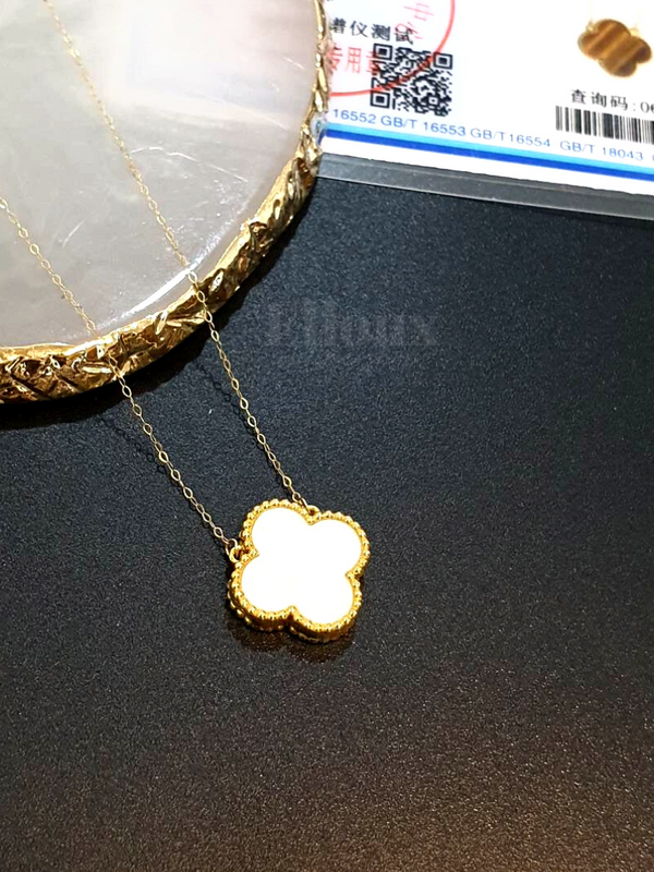 18k Gold VCA Center Necklace 15mm White