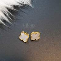 18k Gold VCA Earrings White 13mm